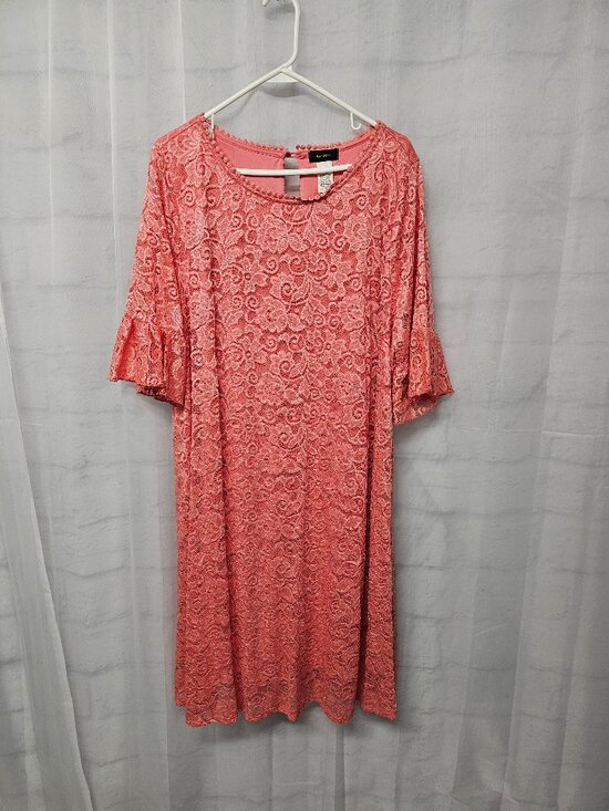 Espresso Dresses & Skirts - Espresso Dress Coral Floral Lace Shift Coquette 2X NWT